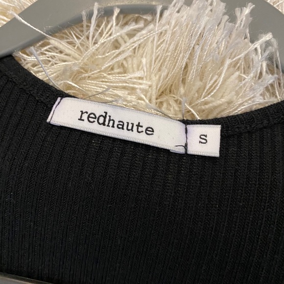 Redhaute Ruffle V-Neck Tank - Picture 2 of 3